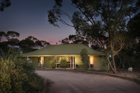 Riverbush Cottages - Coogee Beach Accommodation 0