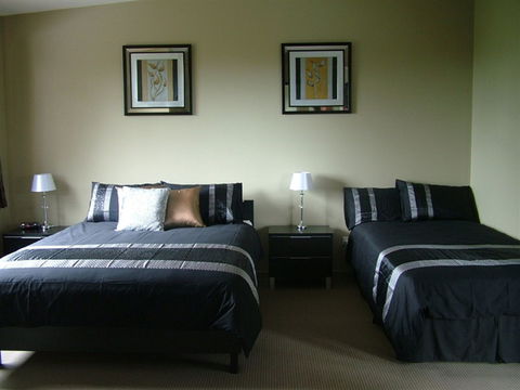Sacred Mountain Retreat - Coogee Beach Accommodation 0