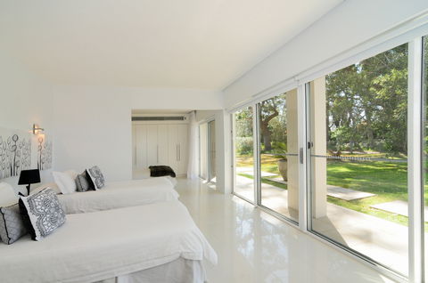 The White House Jervis Bay - Coogee Beach Accommodation 1