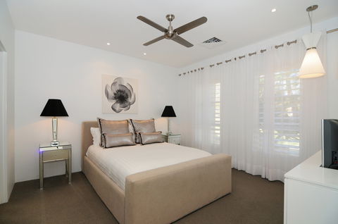 The White House Jervis Bay - Coogee Beach Accommodation 2