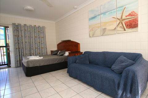 Tropical Palms Resort & 4WD Hire - Coogee Beach Accommodation 2