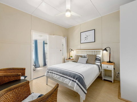 Tuckers Rocks Cottage - Coogee Beach Accommodation 2