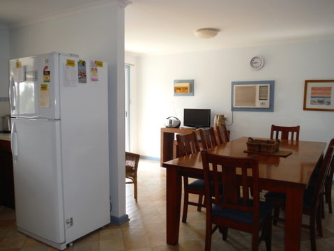 Wallaroo Waves - Coogee Beach Accommodation 2