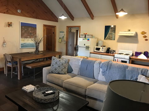 13 Broadbeach Drive, Carrickalinga - Coogee Beach Accommodation 1