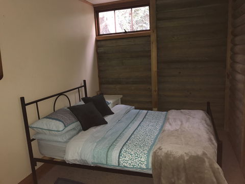 13 Broadbeach Drive, Carrickalinga - Coogee Beach Accommodation 2