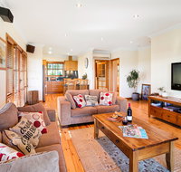 A View to a Hill - Coogee Beach Accommodation