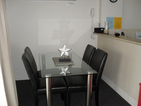 Beaches Serviced Apartments - Coogee Beach Accommodation 2
