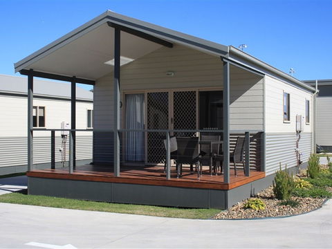 Bowlo Holiday Cabins - Coogee Beach Accommodation 0