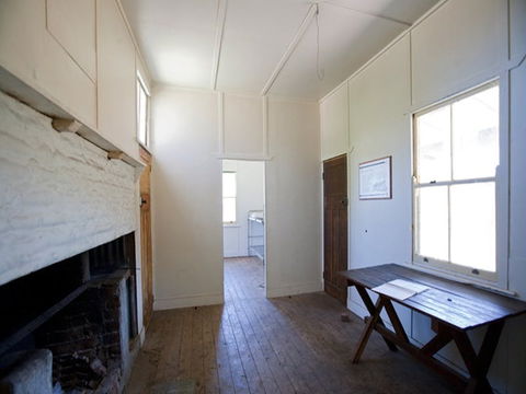 Brackens Hut - Coogee Beach Accommodation 2