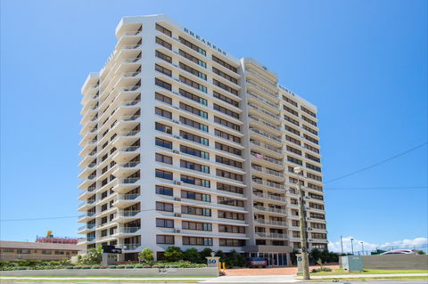 Breakers North - Absolute Beach Front Holiday Apartments - Coogee Beach Accommodation 1