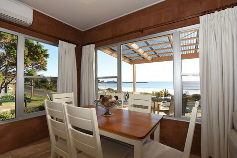 Cape View Cottage - Coogee Beach Accommodation 2
