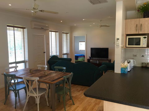 Carry Getaway - Coogee Beach Accommodation 2