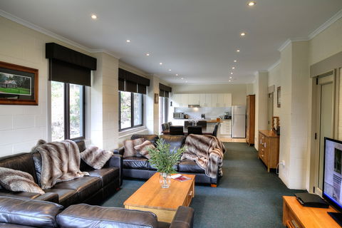 Cedarwood Apartments - Coogee Beach Accommodation 0