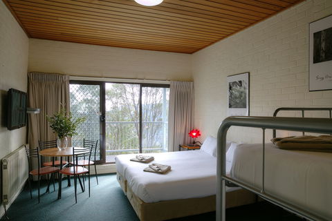Cedarwood Apartments - Coogee Beach Accommodation 2