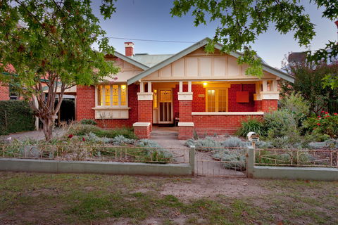 Central Crisp - Coogee Beach Accommodation 0