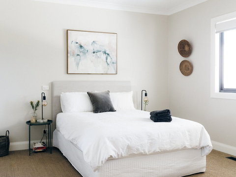 Chic Country Cottage With Vineyard Views - Coogee Beach Accommodation 2