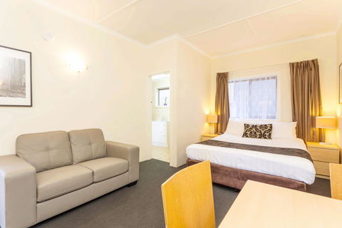 Club Motel And Apartments - Coogee Beach Accommodation 2