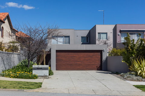 Cottesloe Beach House II - Coogee Beach Accommodation 1