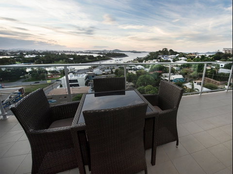 Curtis Central Apartments - Coogee Beach Accommodation 2