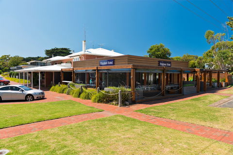 Flinders Hotel - Coogee Beach Accommodation 1