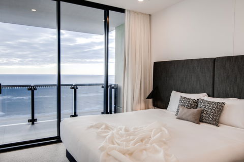 Iconic Kirra Beach Resort - Coogee Beach Accommodation 0