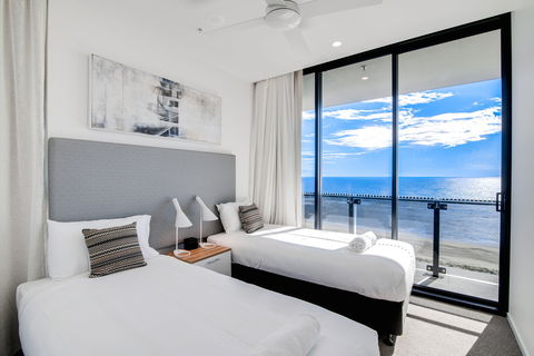 Iconic Kirra Beach Resort - Coogee Beach Accommodation 1
