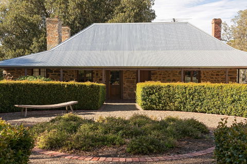 Jacob's Estate Cottage - Coogee Beach Accommodation 1