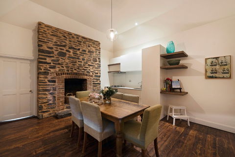 Jacob's Estate Cottage - Coogee Beach Accommodation 2
