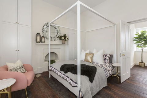 Landmark 1850s Family Fremantle Home - Coogee Beach Accommodation 0