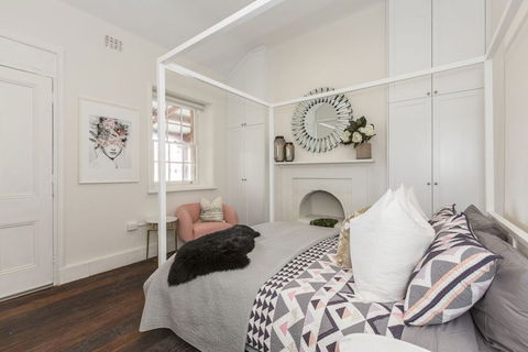 Landmark 1850s Family Fremantle Home - Coogee Beach Accommodation 1