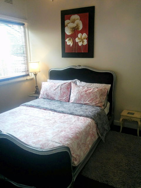 Magnolia Corner - Coogee Beach Accommodation 2