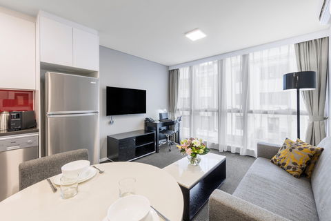 Meriton Suites Adelaide Street, Brisbane - Coogee Beach Accommodation 2