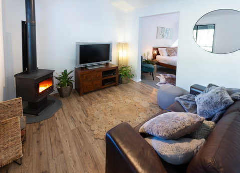 Mystwood Retreats - Coogee Beach Accommodation 2