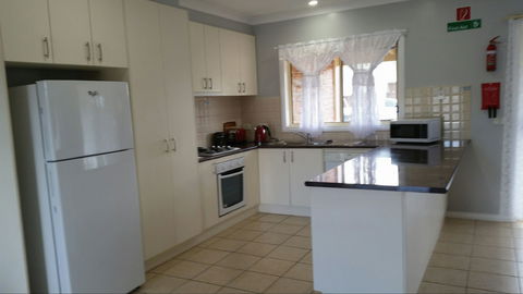 Numurkah Self Contained Apartments - Coogee Beach Accommodation 2