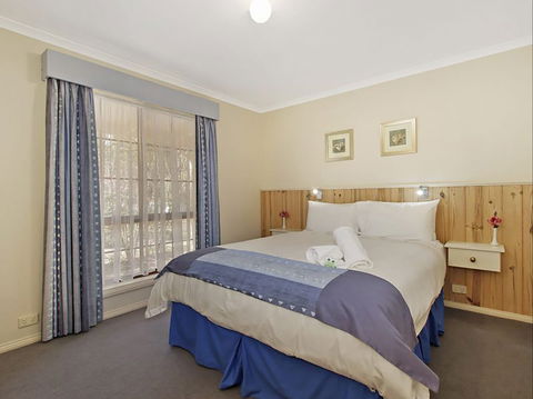 Oak Cottage - Tudor Village - Coogee Beach Accommodation 0