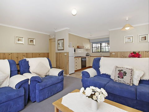 Oak Cottage - Tudor Village - Coogee Beach Accommodation 2