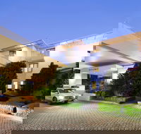 Ramada by Wyndham Diplomat Canberra - Coogee Beach Accommodation