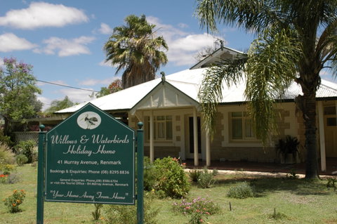 Renmark Holiday Home Willows & Waterbirds - Coogee Beach Accommodation 0
