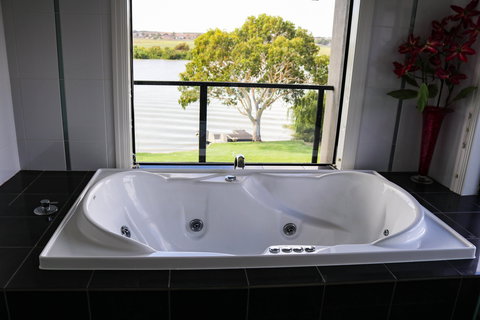 River Devine  White Sands Murray Bridge - Coogee Beach Accommodation 1