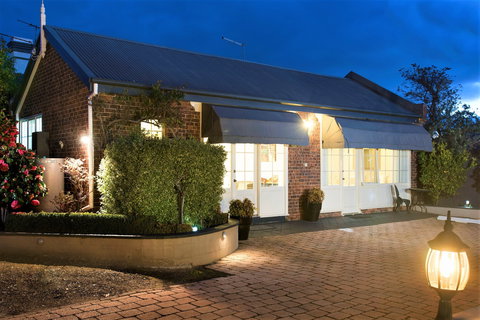 Rose Cottage - Coogee Beach Accommodation 0