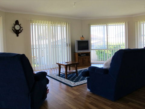 Sims Holiday Home - Coogee Beach Accommodation 1