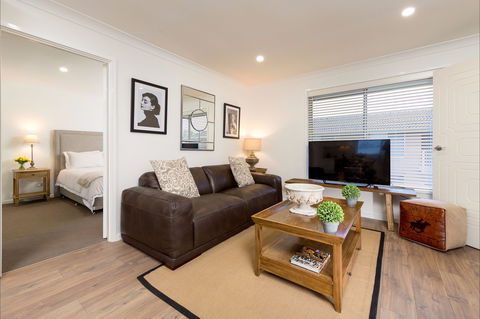 Sleeping In Style - Coogee Beach Accommodation 0