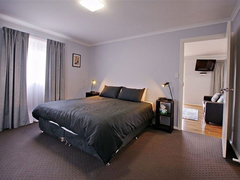 Starline Alpaca Farm Stay - Coogee Beach Accommodation 0