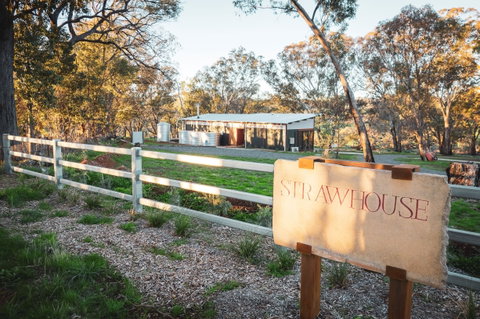 Strawhouse - Coogee Beach Accommodation 0