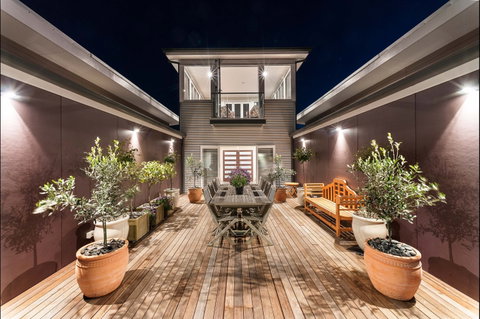 Table House Farm - Coogee Beach Accommodation 1