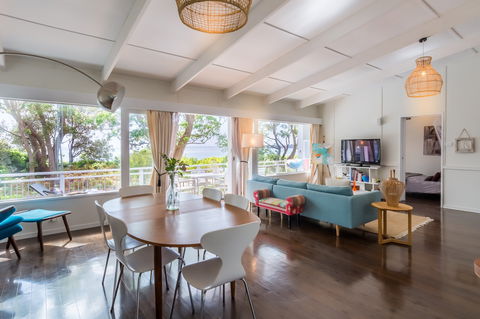 The Art Cottage - Coogee Beach Accommodation 0