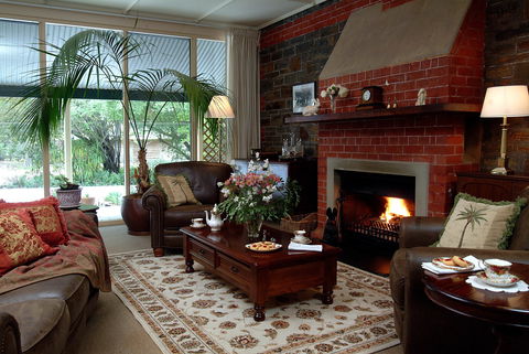 The Lodge Country House - Coogee Beach Accommodation 1