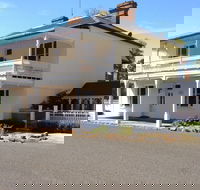 The White House Carcoar - Coogee Beach Accommodation