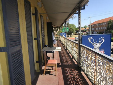The Family Hotel Maitland - Coogee Beach Accommodation 1