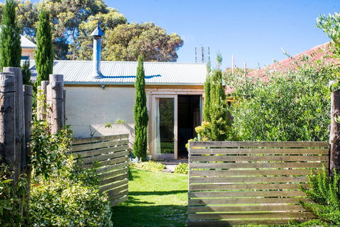 Trader Jack's - Coogee Beach Accommodation 1